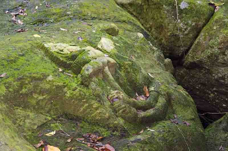 92 - Camboya - Kbal Speam o valle de las mil lingas - grabados en la piedra